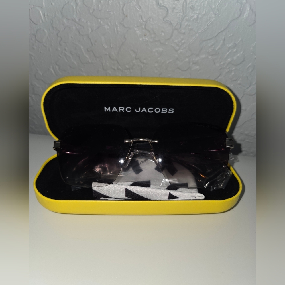 Marc Jacobs Rimless Sunglasses with Dark Gradient Lenses